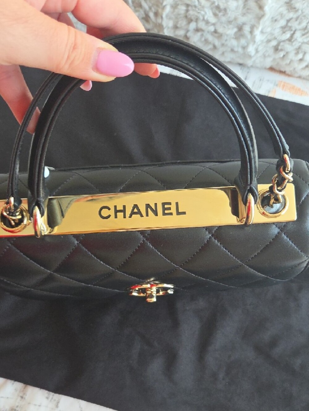 CHANEL Black Lambskin Trendy CC - Picture 9 of 17